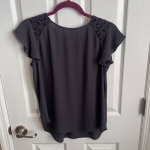 LOFT‎ Petites Gray Lace Shoulder Flutter Sleeve Top Women's Size SP